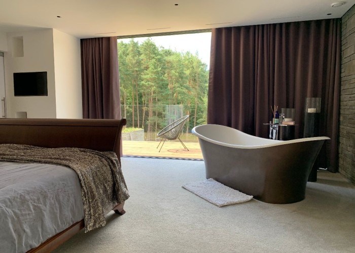13. Bedroom (Master/En-Suite)