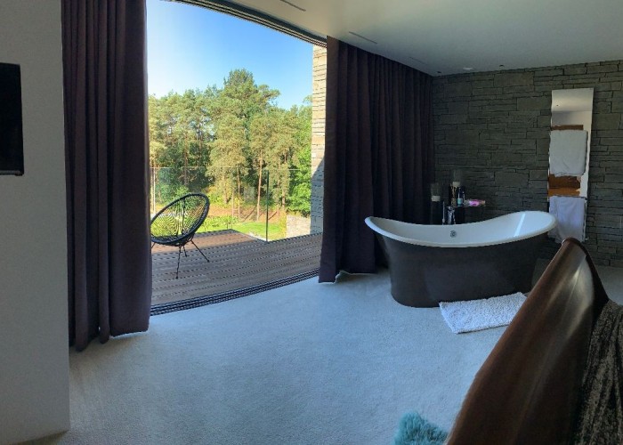 14. Bedroom (Master/En-Suite)