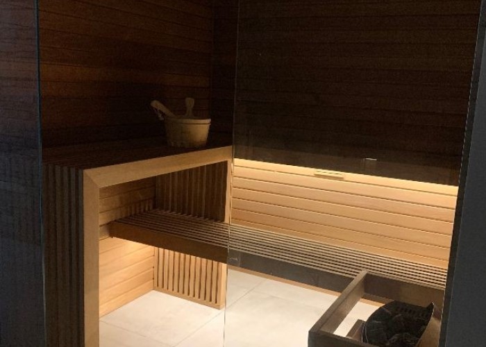 37. Sauna / Steam Room