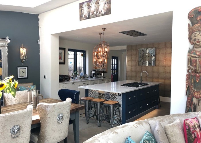 1. Livingroom, Diningroom, Kitchen (With Island), Kitchen (Coloured units)