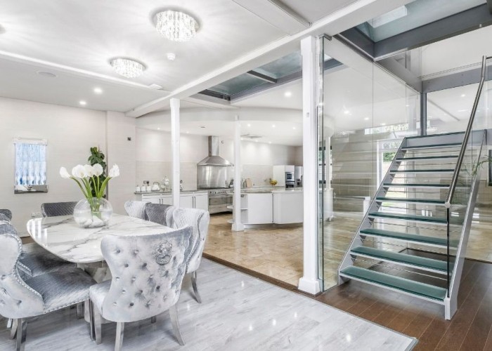 16. Kitchen, Diningroom, Open-plan