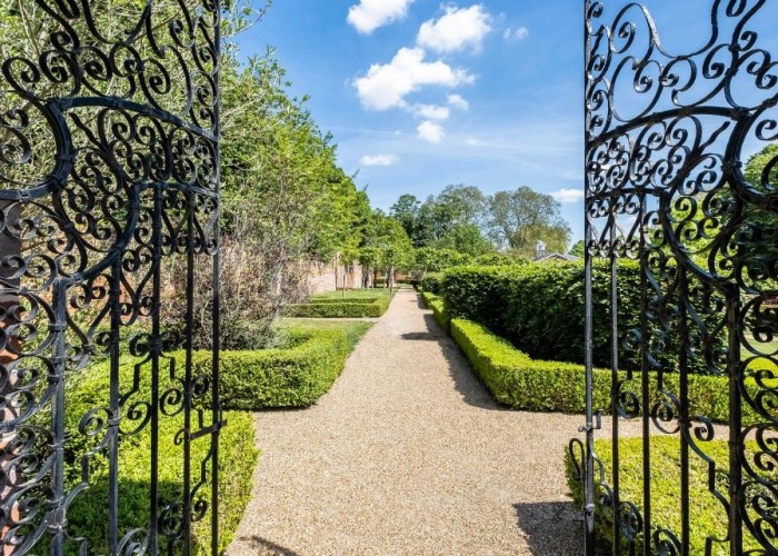 44. Garden (Rear, Large)