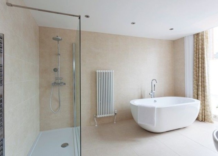 6. Bedroom (Master/En-Suite), Bathroom (Roll Top), Bathroom (Shower and bath)