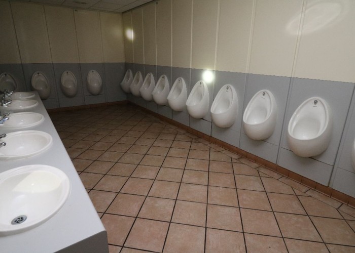 18. Toilet / Toilet Block