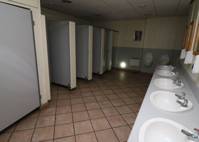 19. Toilet / Toilet Block