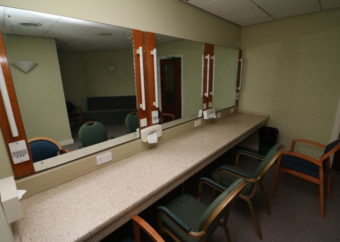 28. Makeup Room, Dressing Room/Walk-in Wardrobe