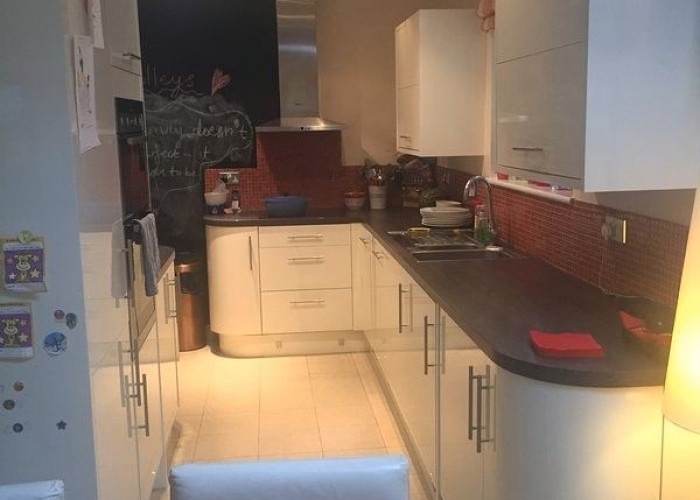 2. Kitchen (Modern)