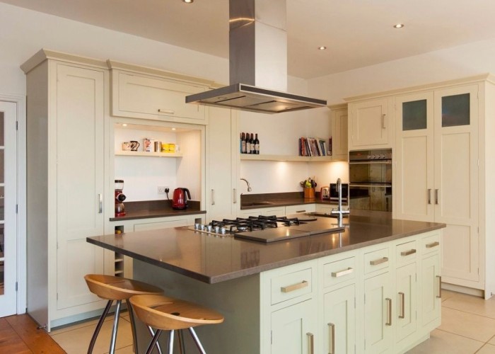 2. Kitchen, Kitchen (With Island), Kitchen (Modern), Kitchen (Gas Hob)