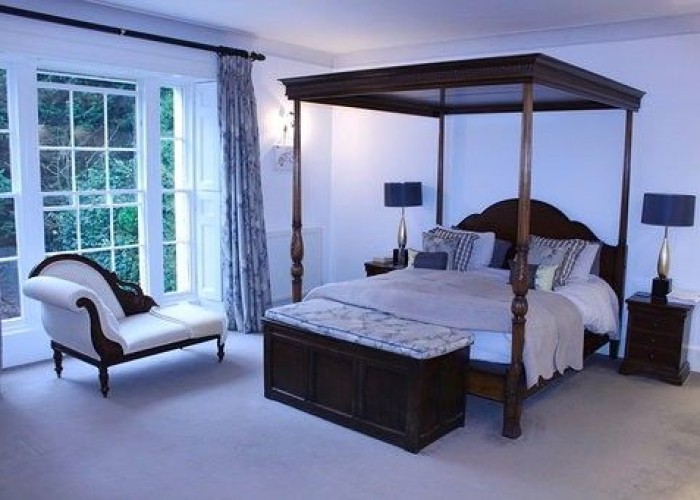 5. Bedroom (Master/En-Suite)