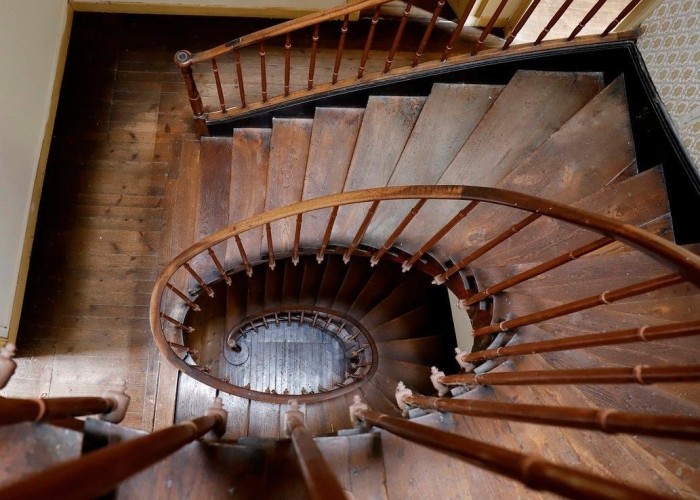 6. Staircase (Spiral)
