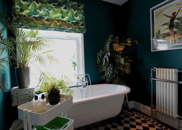 11. Bathroom (Roll Top), Bathroom (Shower and bath)