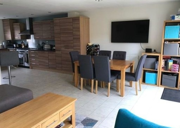 4. Kitchen With Table