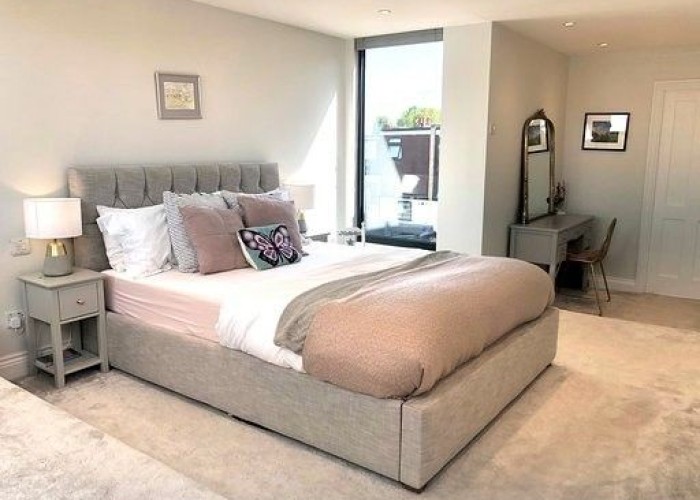 8. Bedroom (Master/En-Suite)