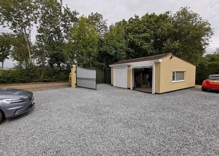 16. Garage (Double)