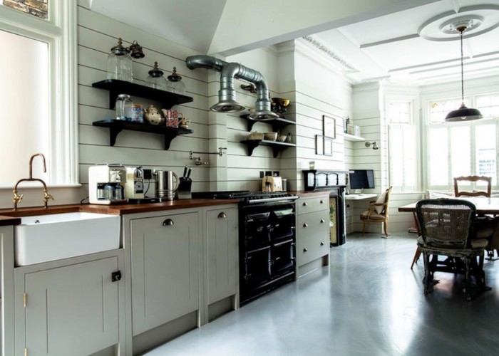 2. Kitchen (Coloured units)