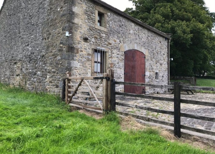 2. Barn, Coronavirus-Friendly