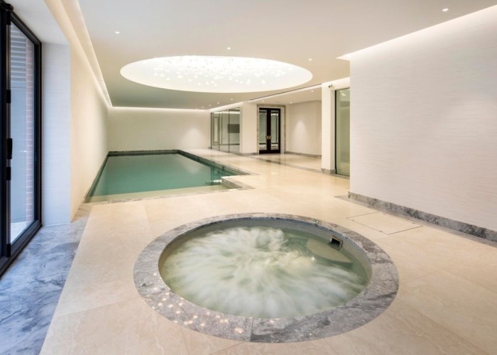 13. Hot Tub/Jacuzzi