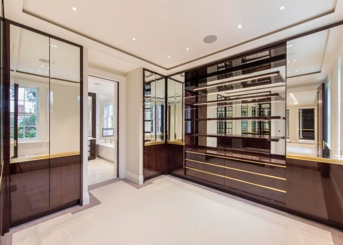 11. Dressing Room/Walk-in Wardrobe