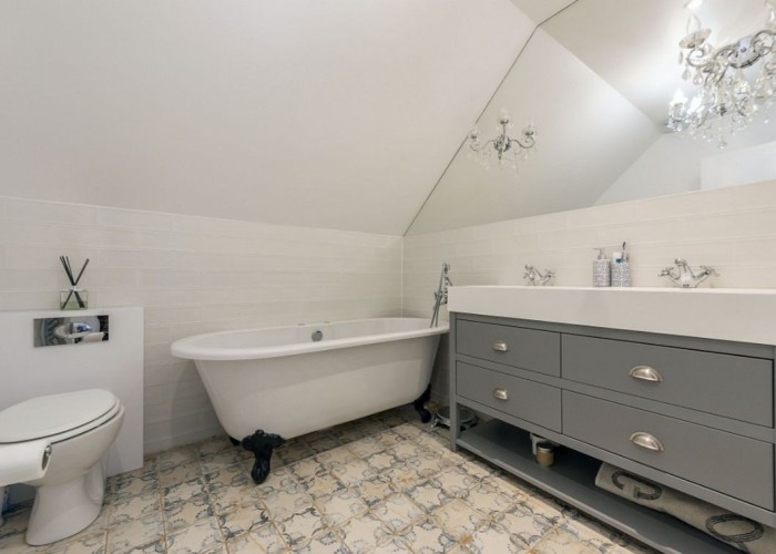 9. Bathroom (Roll Top), Bathroom (2 sinks)