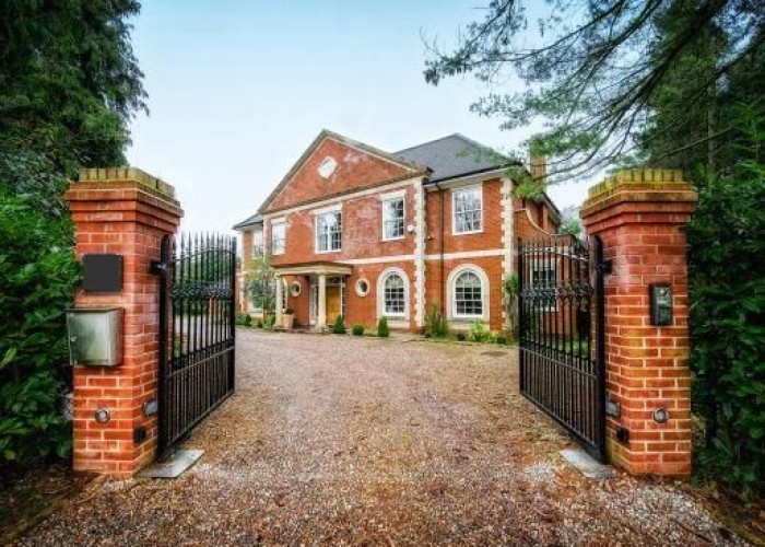 Croydon: Executive Home With Contemporary Interior Available For Filming 