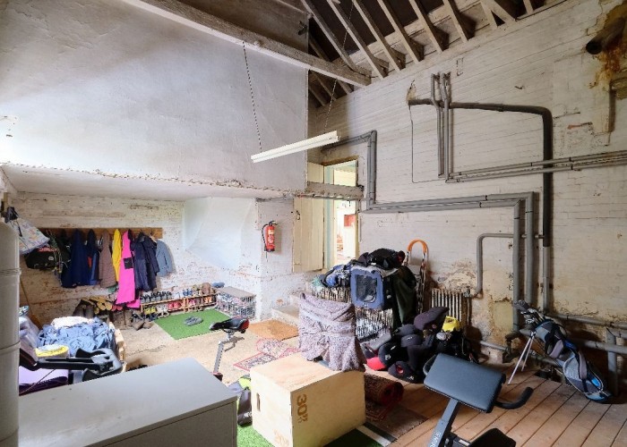 24. Garage