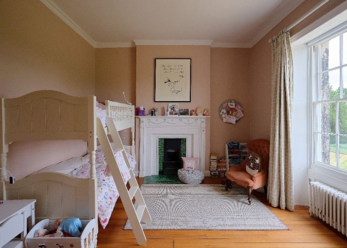 30. Bedroom (Twin Beds)
