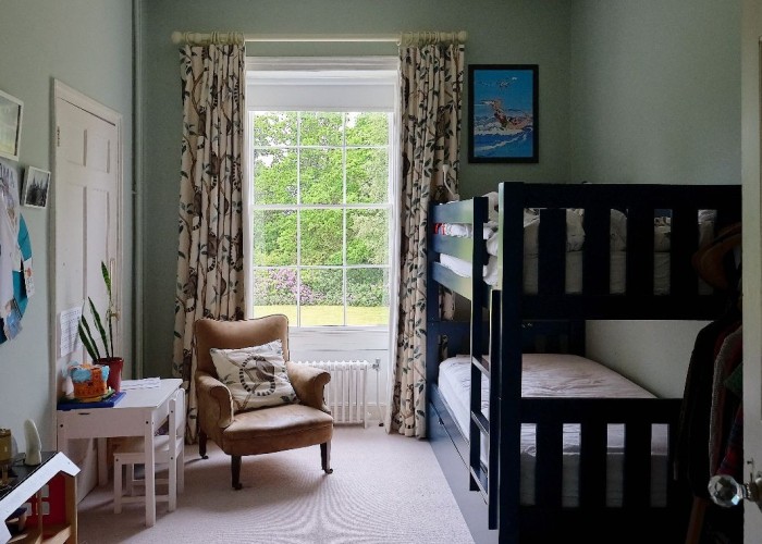 36. Bedroom (Twin Beds)