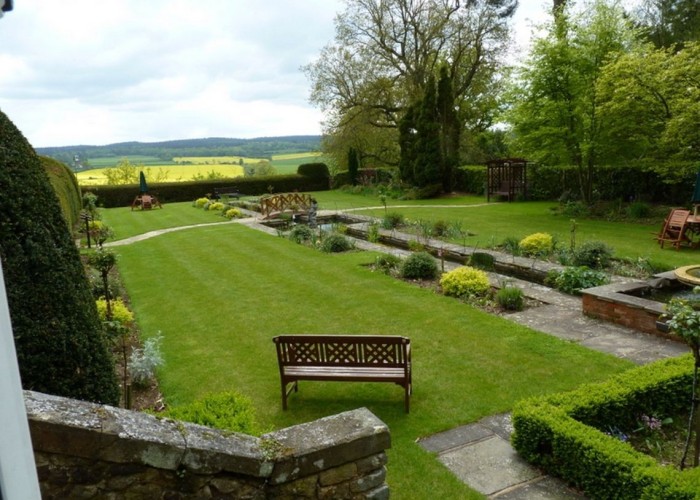 13. Garden (Rear, Large)