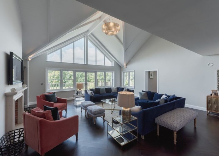 9. Livingroom, Windows