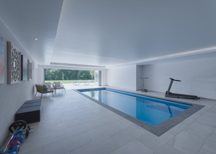 19. Swimming-pool