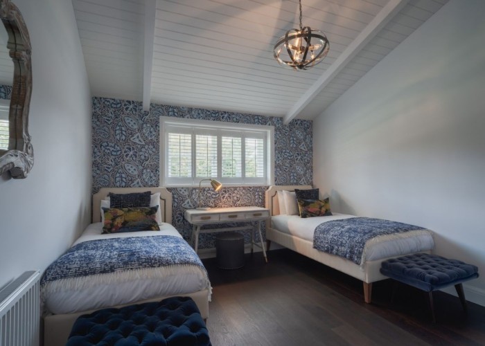 17. Bedroom (Twin Beds)