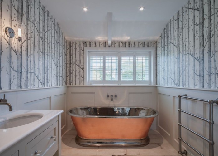 18. Bathroom (Roll Top), Bathroom (Copper Bath)