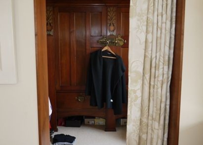 40. Walk-in Wardrobe