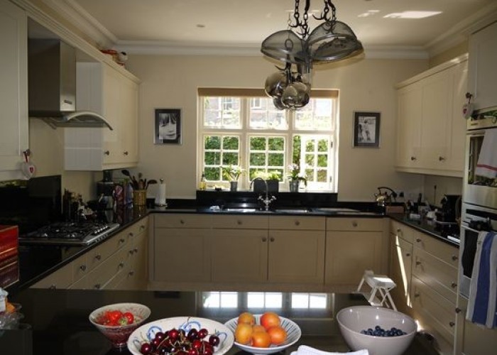 10. Kitchen (Cream or White units)