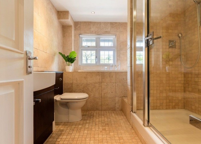 36. Bathroom (Shower and bath)