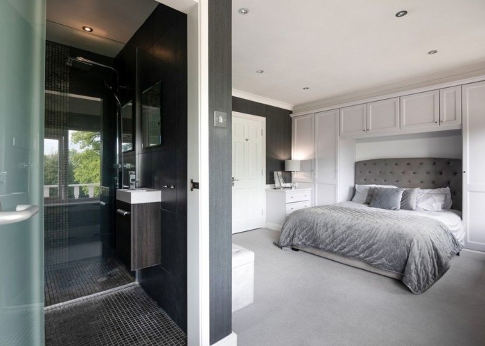 33. Bedroom (Master/En-Suite)