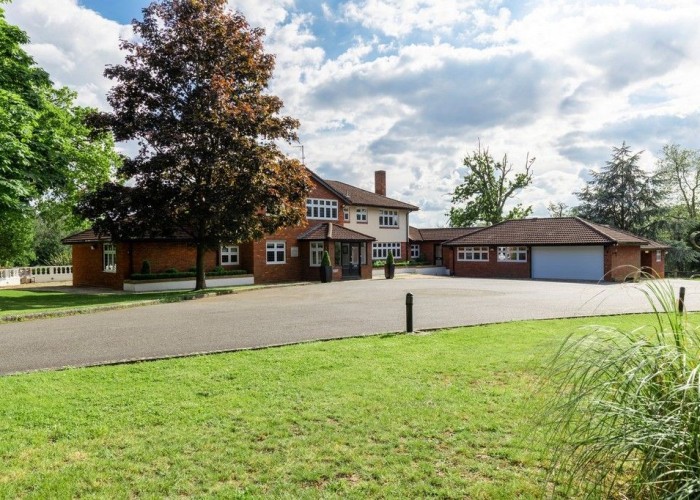 7. Driveway, Garage, Coronavirus-Friendly