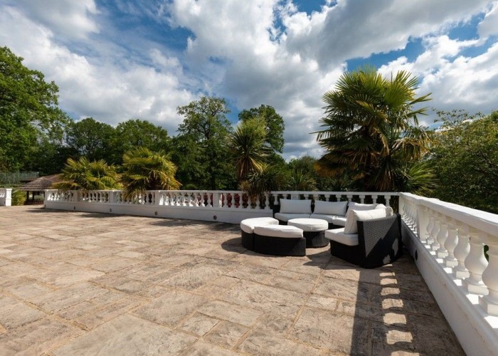 61. Balcony, Patio / Veranda