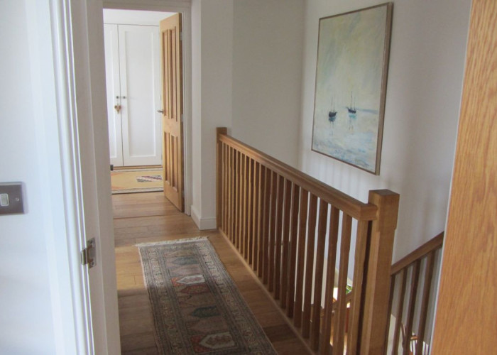 24. Hall, Landing