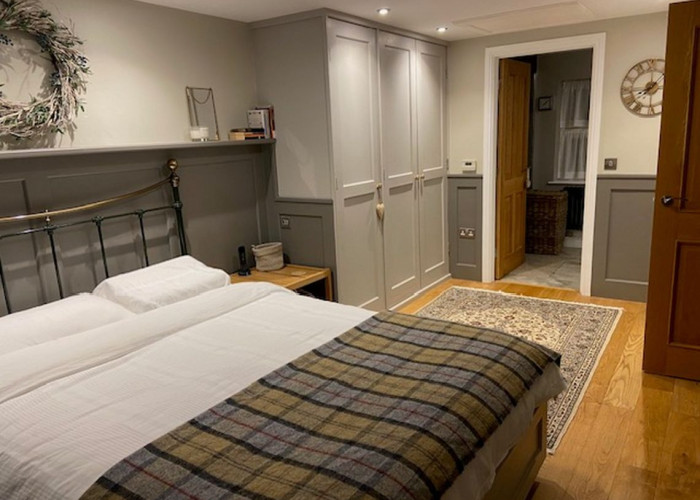26. Bedroom (Master/En-Suite), Bedroom (Double)