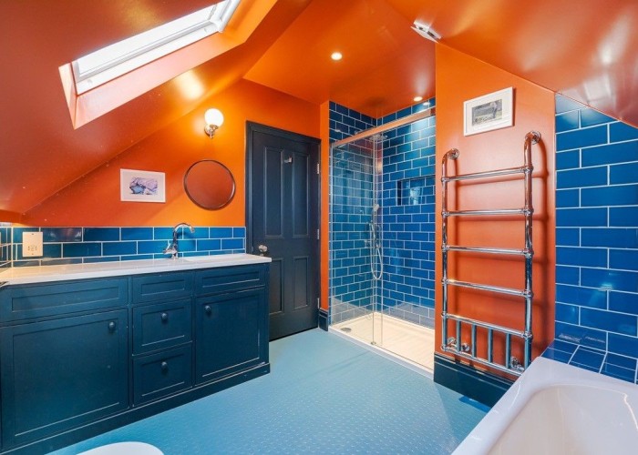 17. Bathroom (Large), Bathroom (Shower and bath), Colourful