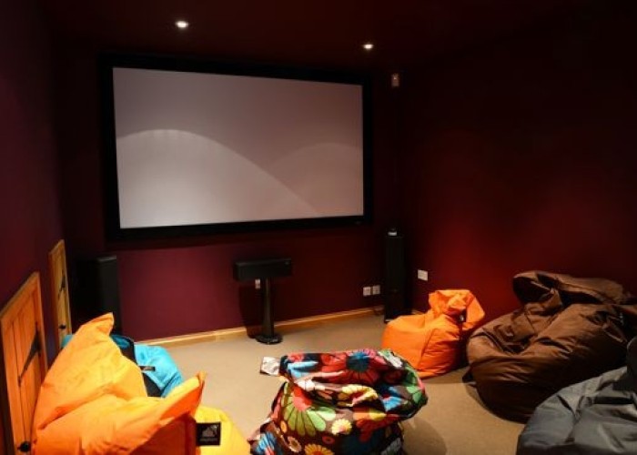 17. Cinema (Home)