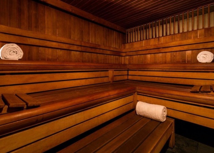 63. Sauna / Steam Room