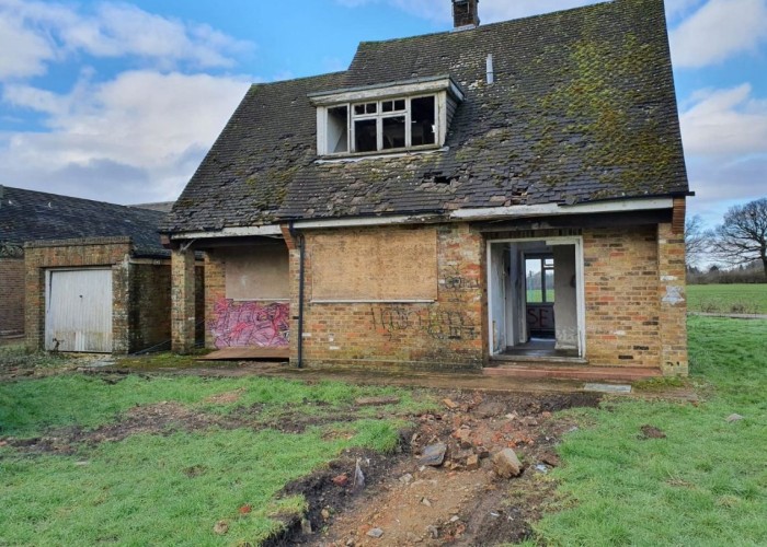 1. Graffiti, Derelict, Coronavirus-Friendly