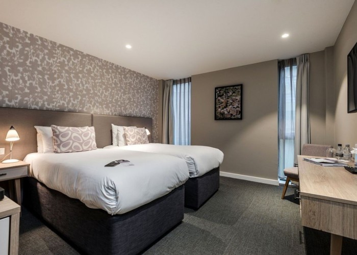 11. Bedroom (Twin Beds)