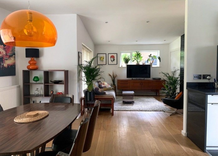 7. Kitchen With Table