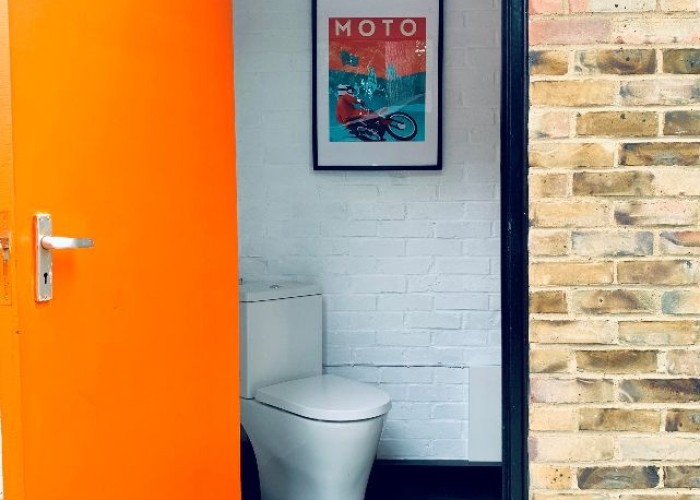 21. Toilet