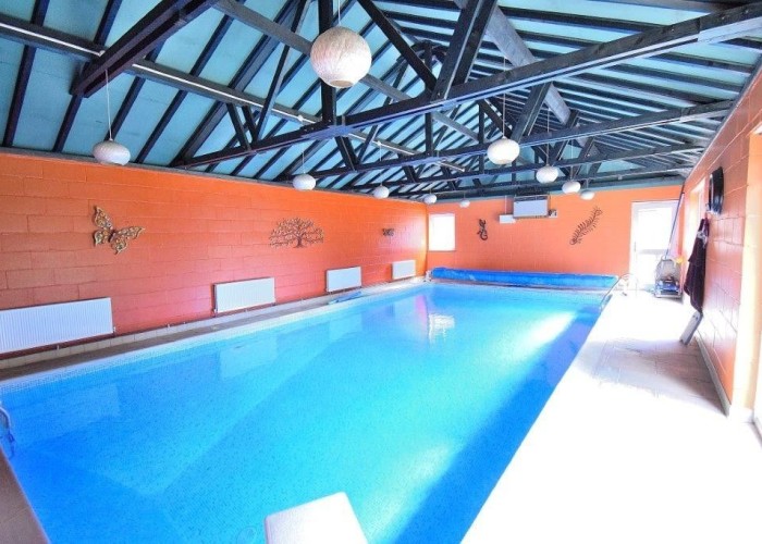 17. Swimming-pool