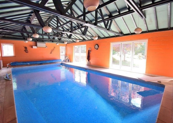 18. Swimming-pool