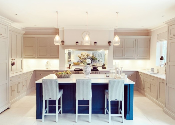 3. Kitchen (With Island), Kitchen (Cream or White units), Kitchen (Coloured units), Kitchen (Modern), Kitchen With Table, Kitchen (Electric/Induction Hob)